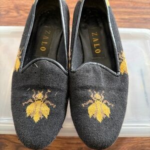 Vintage Zalo Bee Needlepoint Loafers – Black & Gold Embroidered Bees Size 6.5